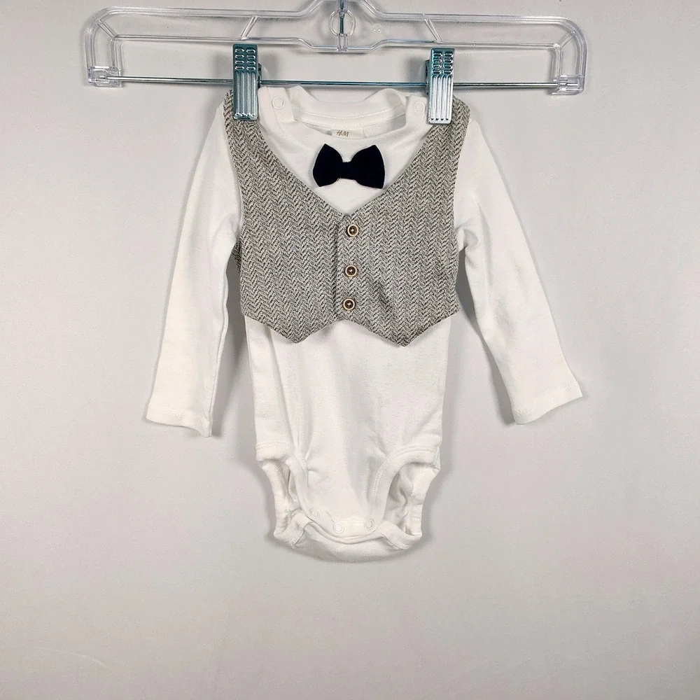 H&M Baby Boy Long Sleeve Tuxedo Onesie Bow Tie Herringbone Vest White 2-4M